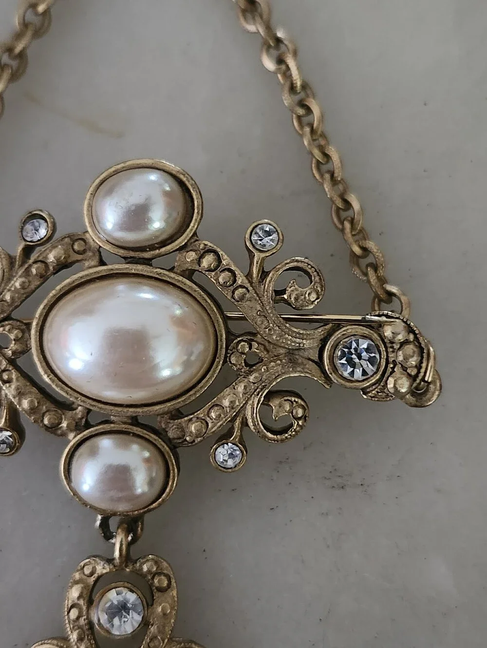 Stunning Gold-Tone Faux Pearl & Crystal Brooch with Chain